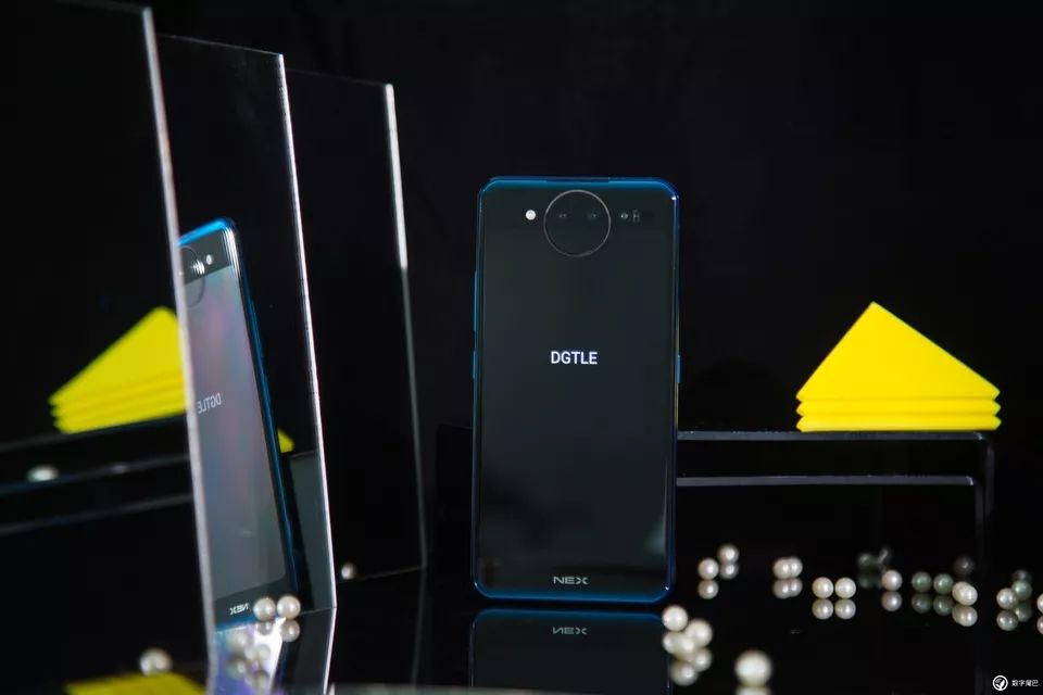 vivo NEX 雙屏版圖賞:既是實力派,也是「雙面派」