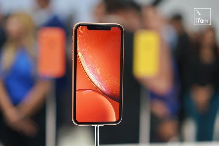 智能手機(jī)的 2018年，就是一場(chǎng)對(duì)“劉海”的圍剿戰(zhàn)爭(zhēng)