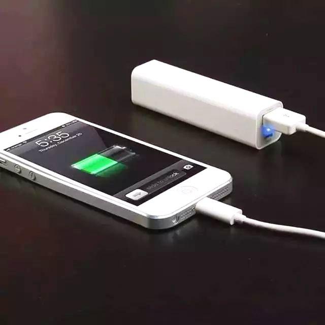 手機(jī)充完電要拔掉充電器嗎？手機(jī)充完電后先拔手機(jī)還是充電器