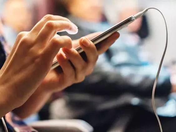 手機(jī)怎么用省電？手機(jī)省電有妙招：4個(gè)很有效的手機(jī)省電方法