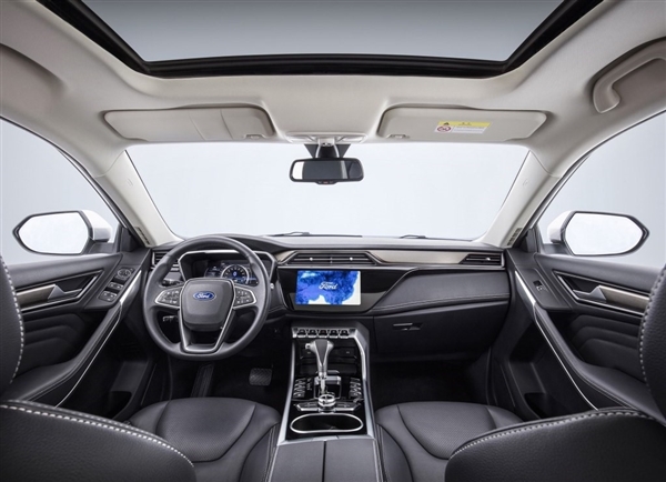 10.98萬(wàn)起 江鈴福特領(lǐng)界上市 配福特家族最新內(nèi)飾