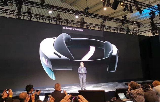 微軟全新混合增強現實眼鏡Hololens 2發布：搭載驍龍850處理器