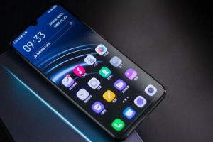 iQOO手機真機開箱圖賞：性能很強大 高達91.7%的屏占比