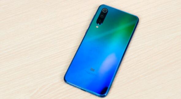 小米9 SE玩游戲怎么樣？小米9SE吃雞卡不卡嗎？