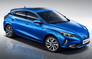 兩廂純電動轎車長安逸動ET正式上市：售價13.29萬元起，綜合續(xù)航405公里